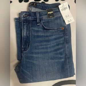 Mid Rise Boot Cut, 28/6 Reg rise, Medium wash